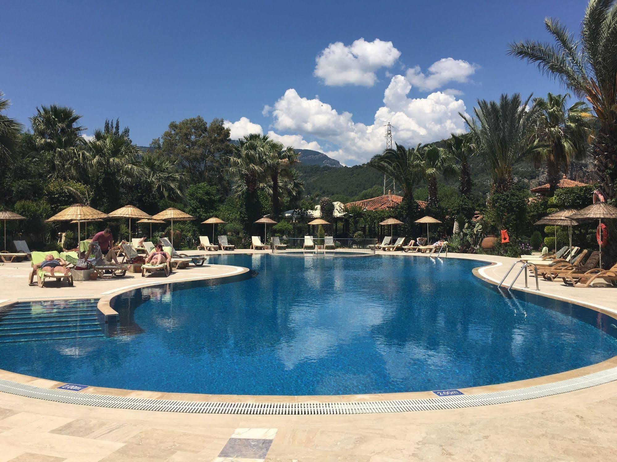 Asur Hotel & Aparts & Villas ดาลยัน ภายนอก รูปภาพ
